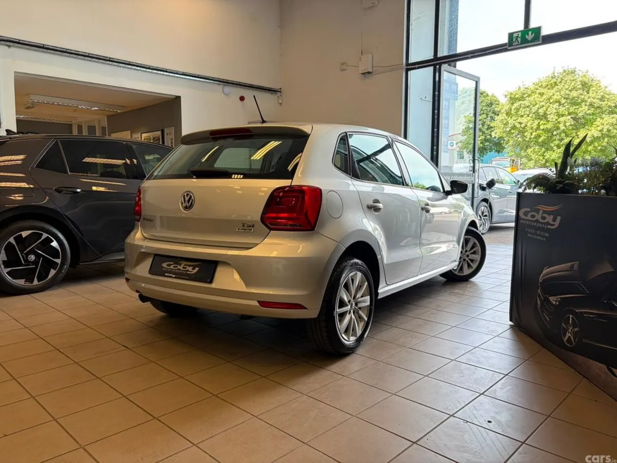Volkswagen Polo Hatchback, Petrol, 2015, Silver