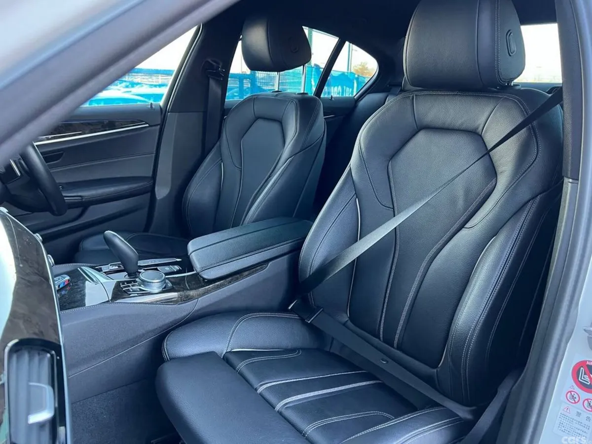 BMW 5-Series Saloon, Petrol Plug-in Hybrid, 2017, White