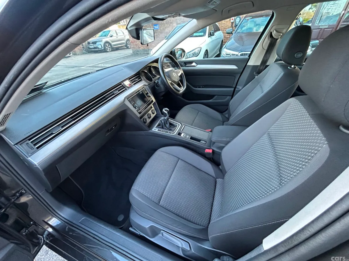 Volkswagen Passat Estate, Diesel, 2020, Grey