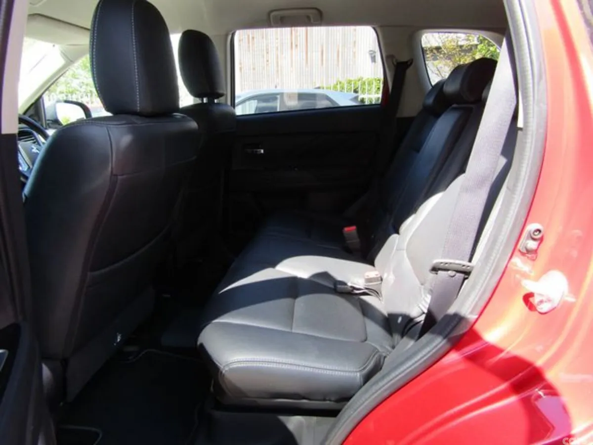Mitsubishi Outlander Estate, Petrol Plug-in Hybrid, 2017, Red
