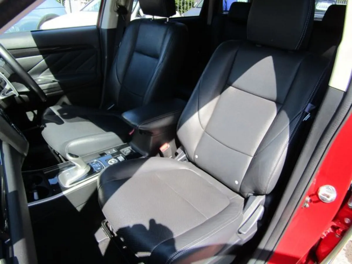 Mitsubishi Outlander Estate, Petrol Plug-in Hybrid, 2017, Red