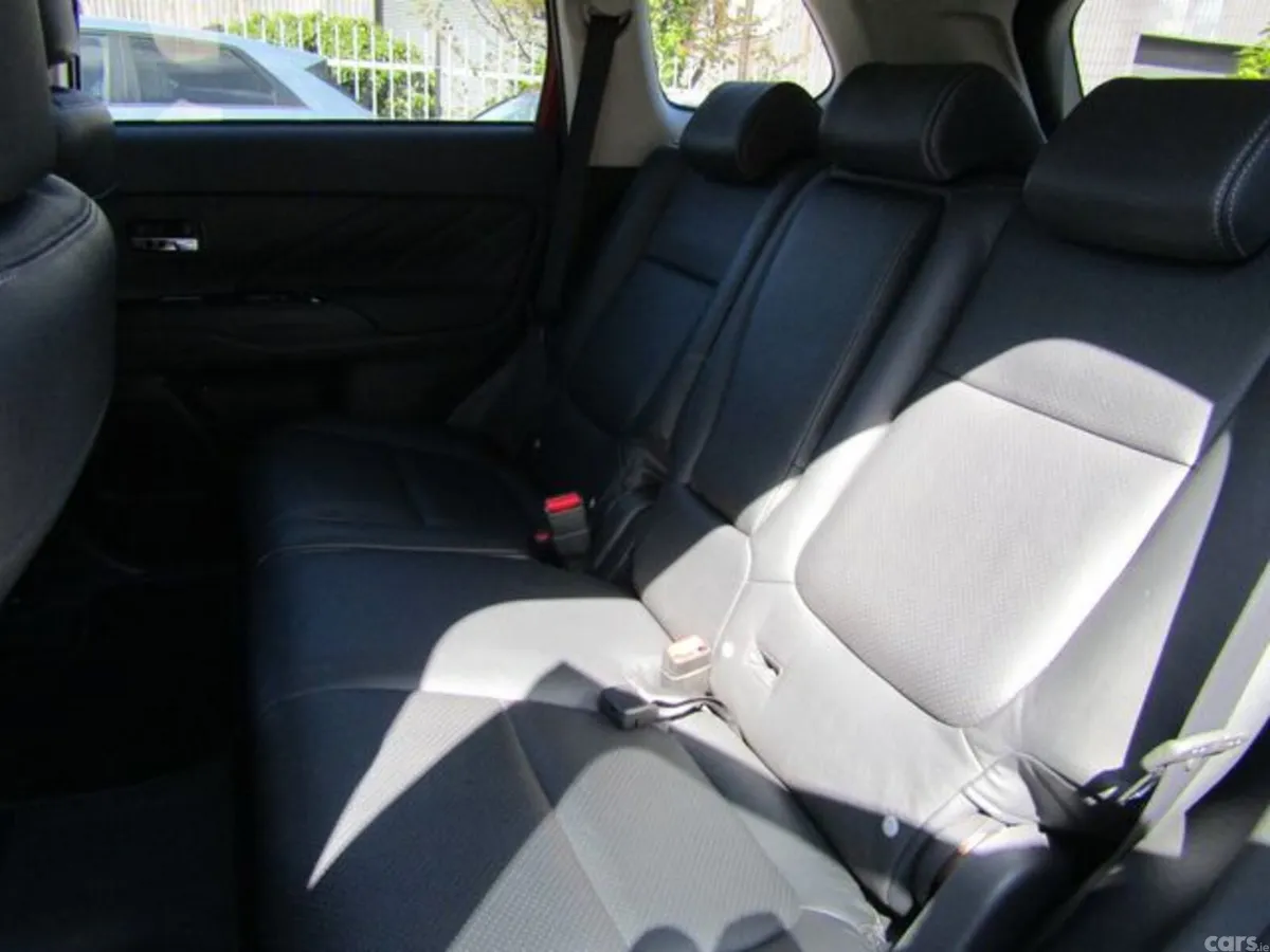 Mitsubishi Outlander Estate, Petrol Plug-in Hybrid, 2017, Red