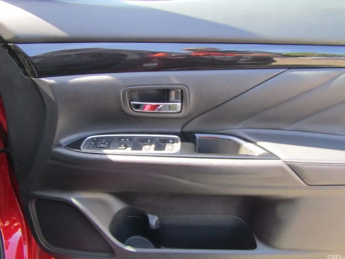 Mitsubishi Outlander Estate, Petrol Plug-in Hybrid, 2017, Red