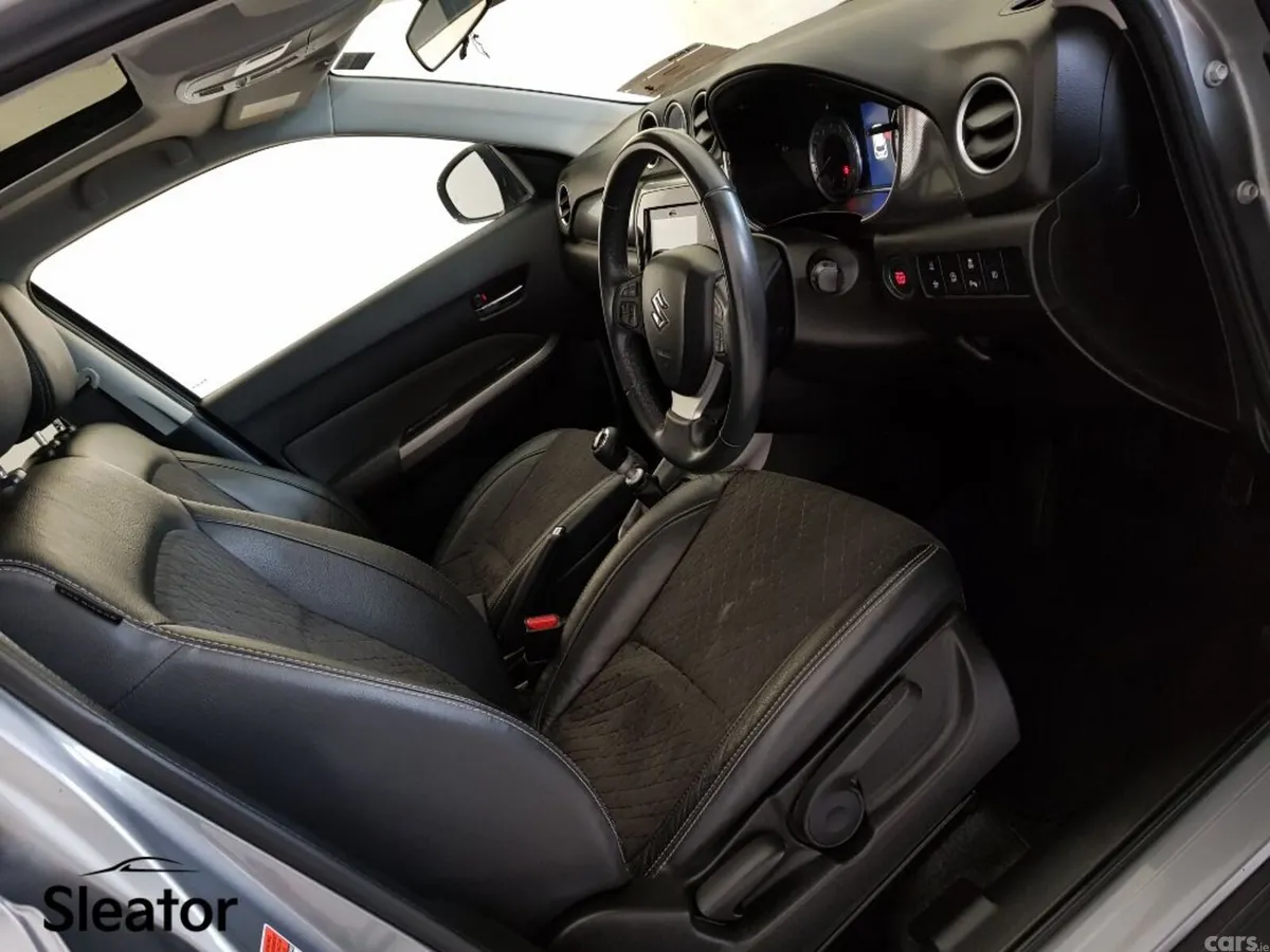 Suzuki Vitara Hatchback, Petrol, 2022, Grey