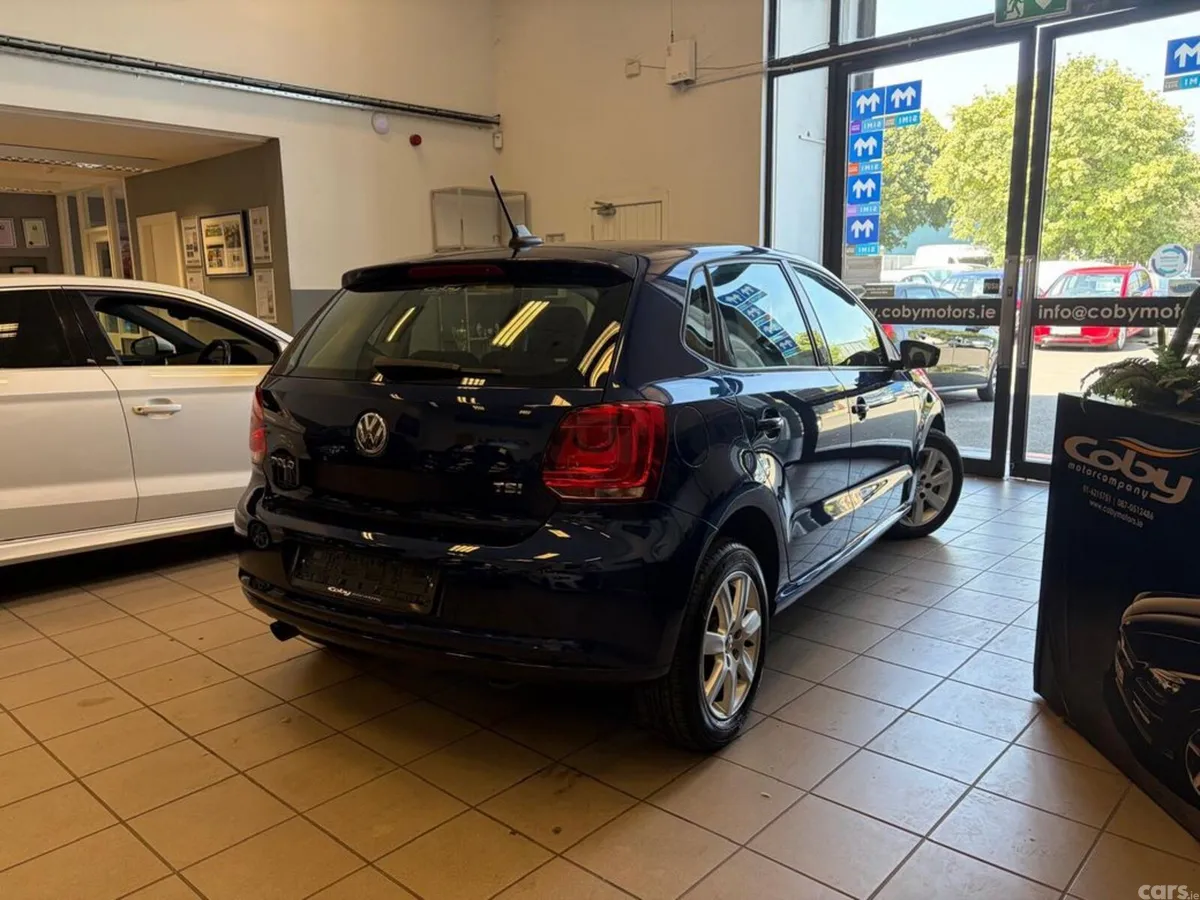 Volkswagen Polo Hatchback, Petrol, 2013, Blue