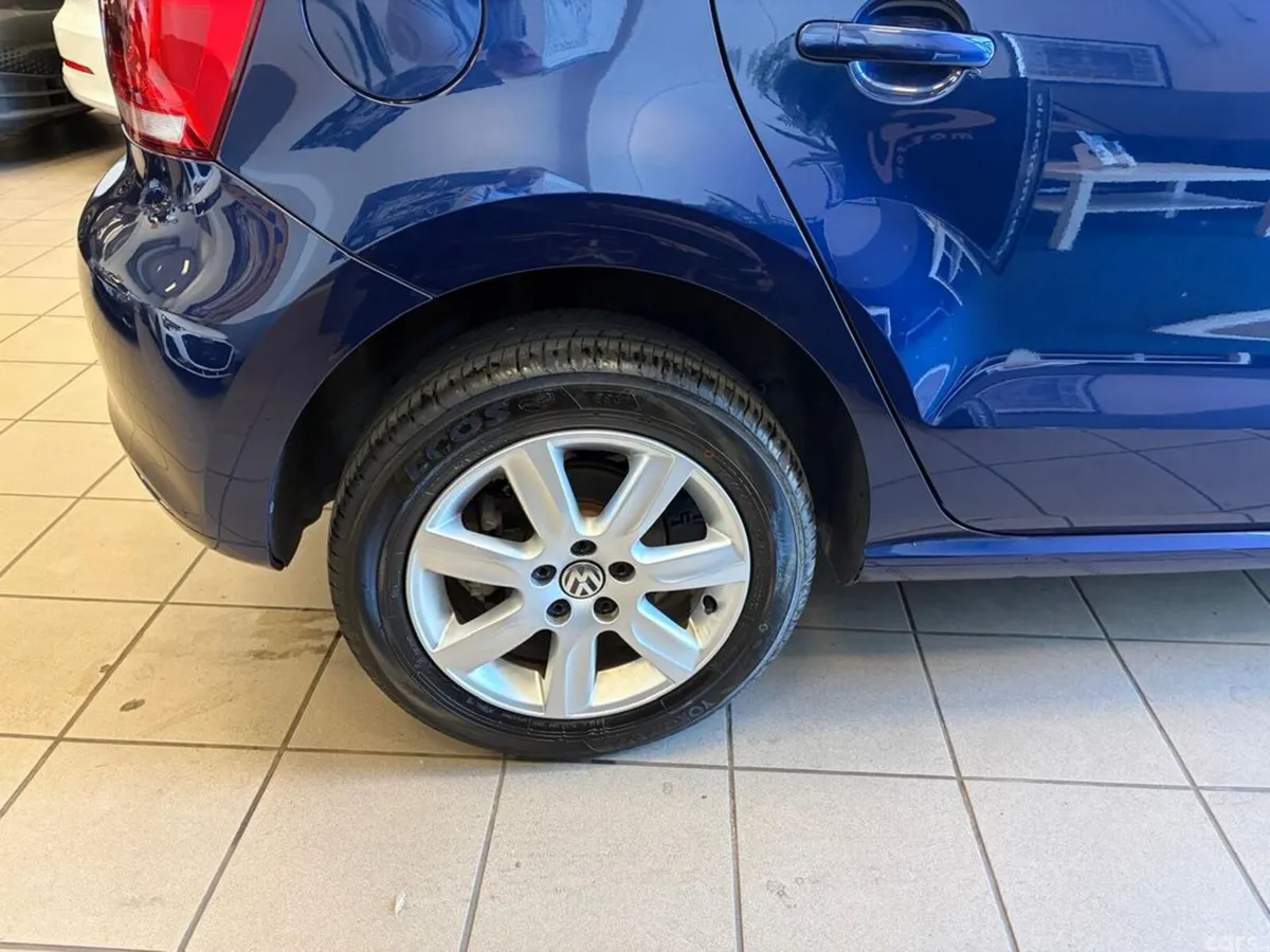 Volkswagen Polo Hatchback, Petrol, 2013, Blue