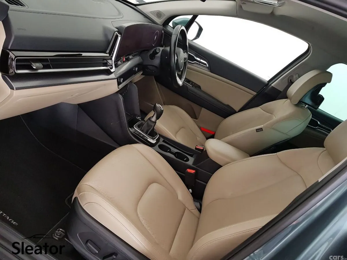 Kia Sportage MPV, Diesel, 2022, Grey