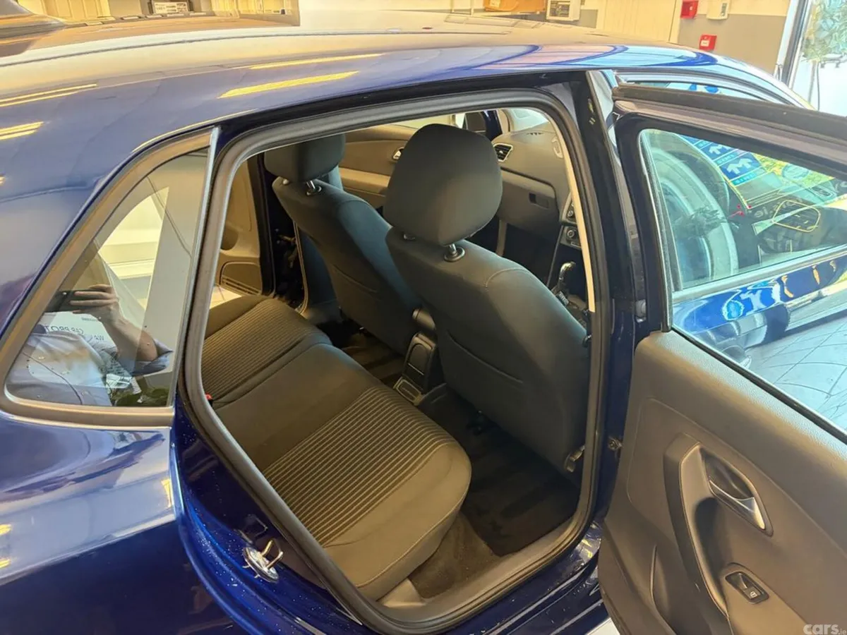 Volkswagen Polo Hatchback, Petrol, 2013, Blue