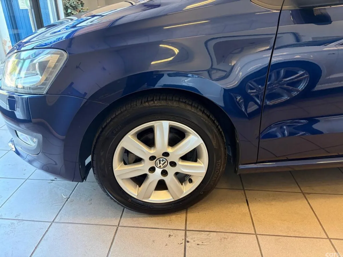 Volkswagen Polo Hatchback, Petrol, 2013, Blue