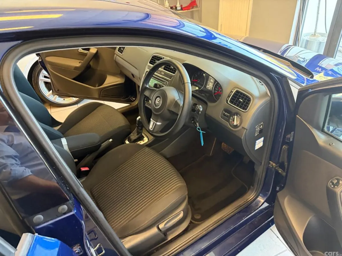 Volkswagen Polo Hatchback, Petrol, 2013, Blue