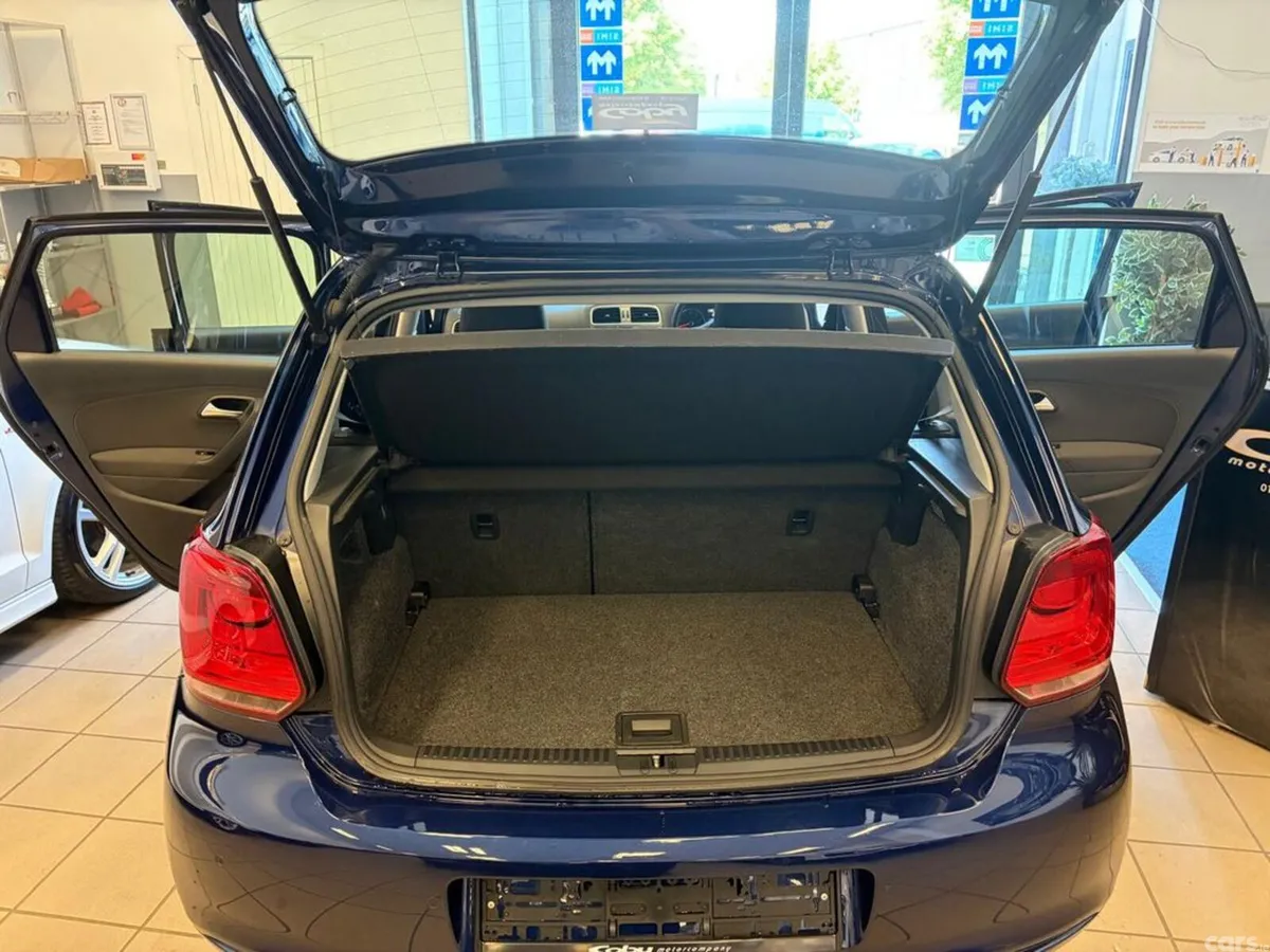 Volkswagen Polo Hatchback, Petrol, 2013, Blue
