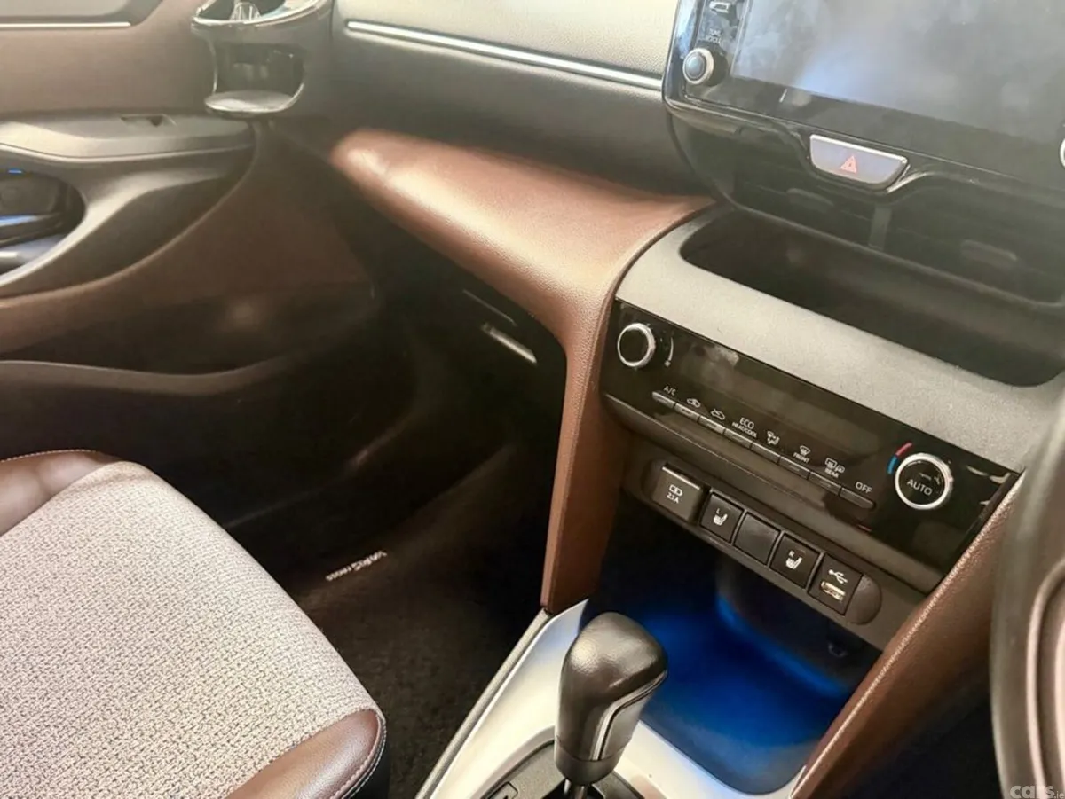 Toyota Yaris Cross SUV, Petrol Hybrid, 2020, Blue