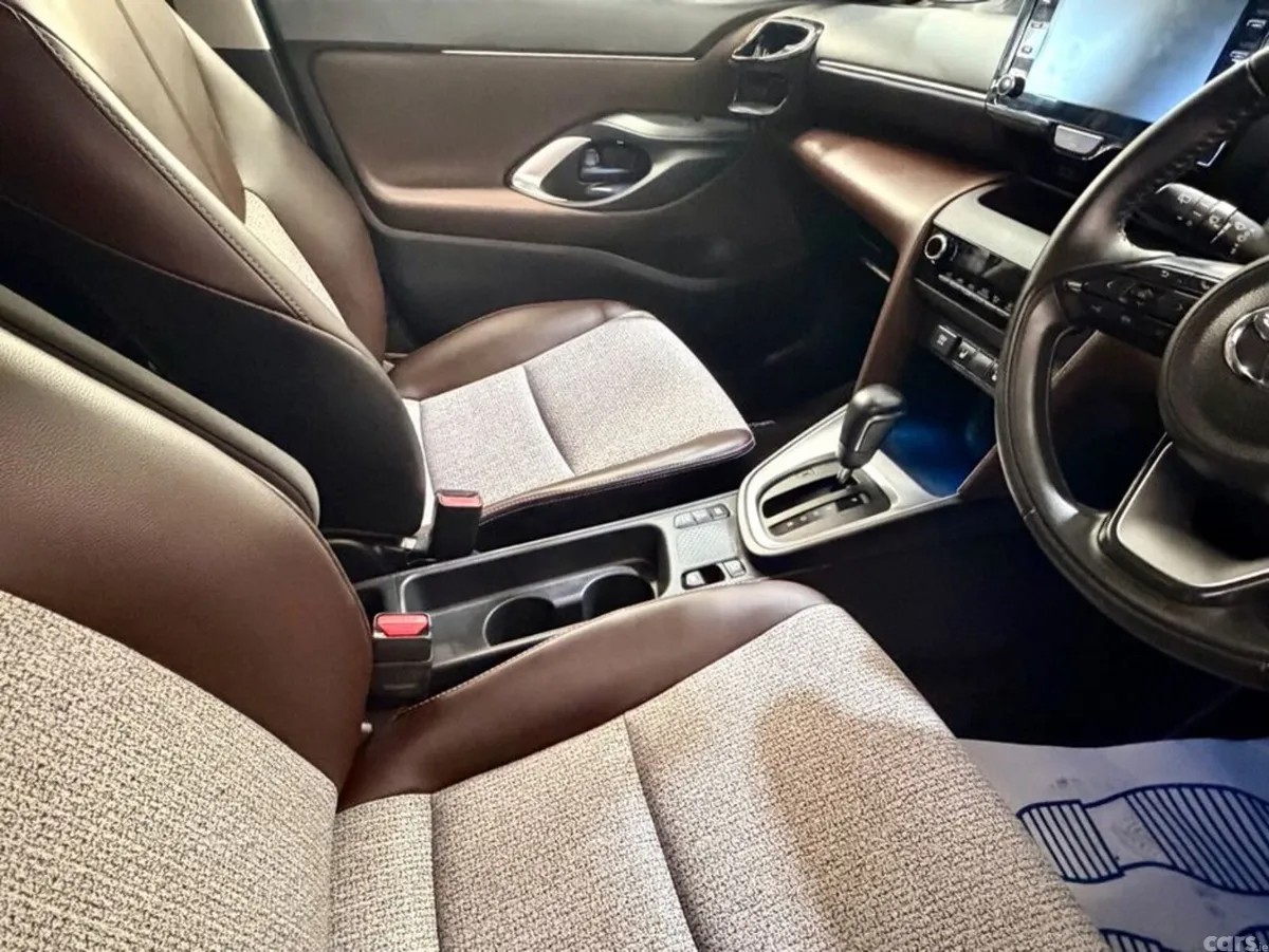 Toyota Yaris Cross SUV, Petrol Hybrid, 2020, Blue