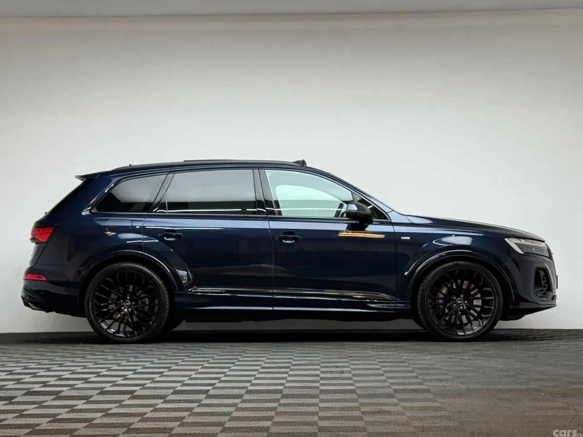 Audi Q7 SUV, Petrol Plug-in Hybrid, 2025, Blue