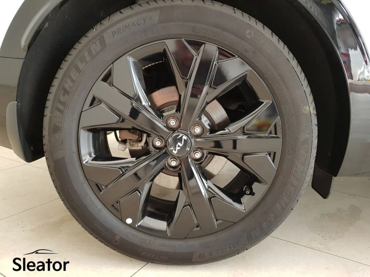 Kia Sportage MPV, Petrol Hybrid, 2025, White