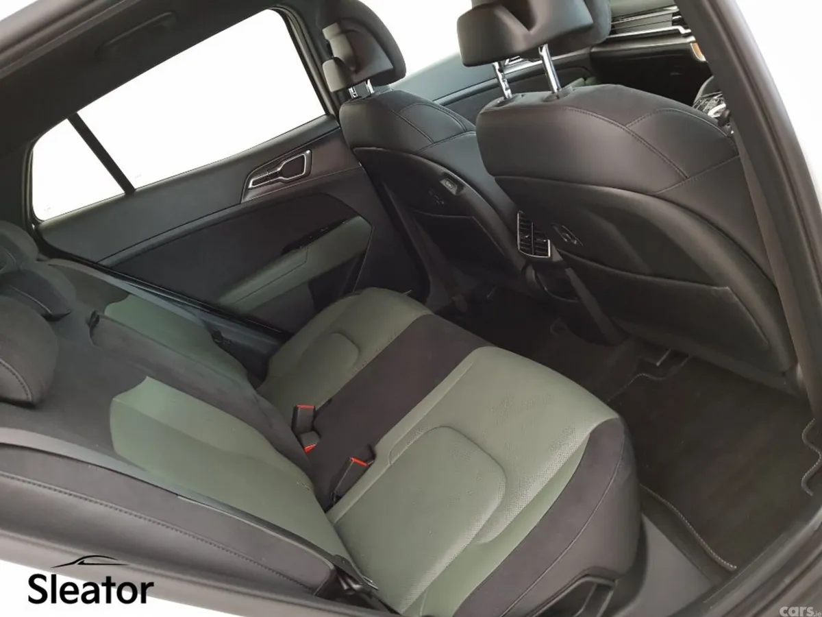 Kia Sportage MPV, Petrol Hybrid, 2025, White