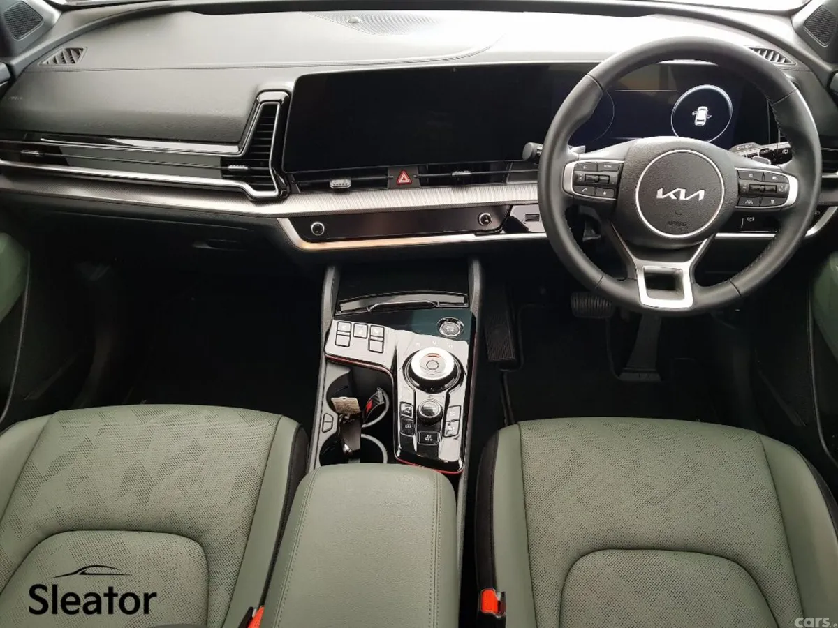 Kia Sportage MPV, Petrol Hybrid, 2025, White