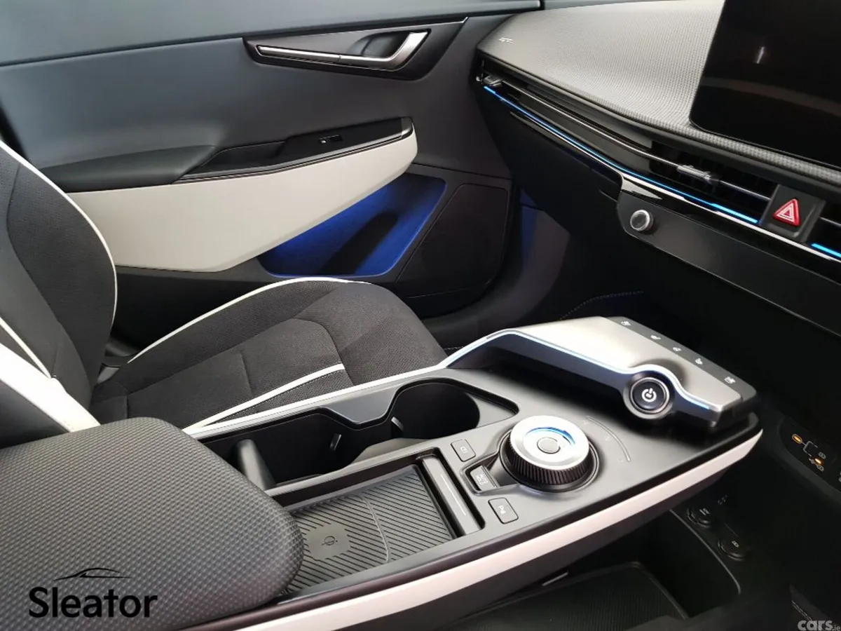 Kia EV6 SUV, Electric, 2026, Grey