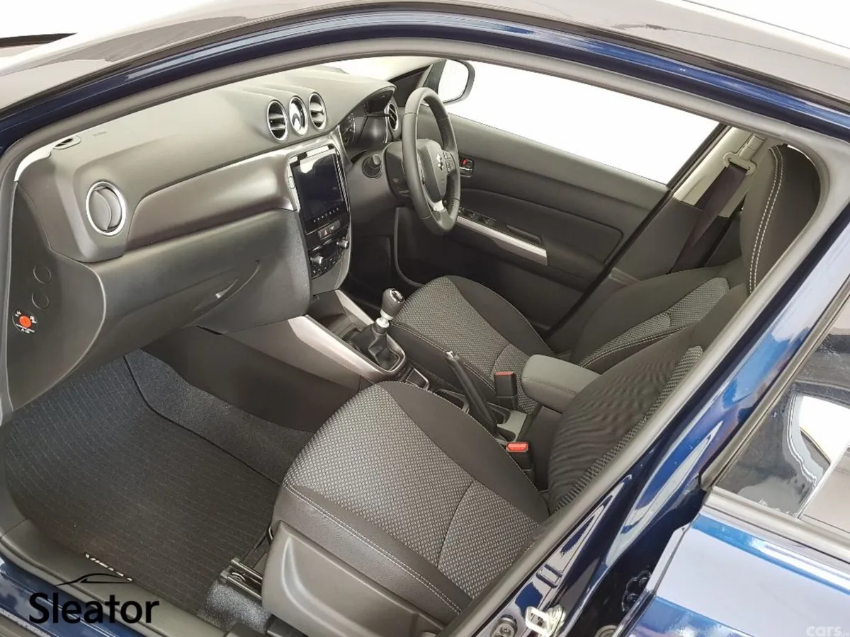 Suzuki Vitara SUV, Petrol Hybrid, 2027, Blue