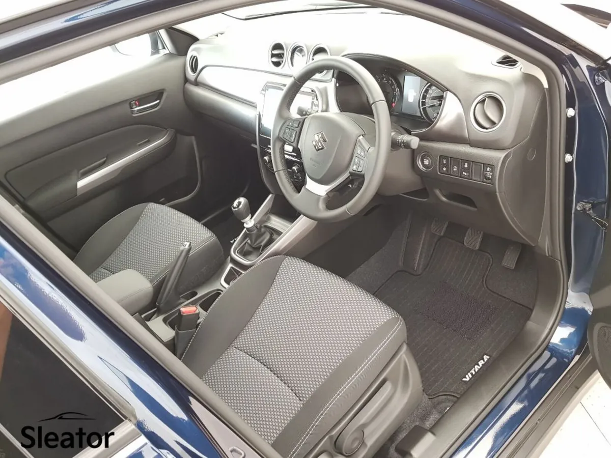 Suzuki Vitara SUV, Petrol Hybrid, 2027, Blue