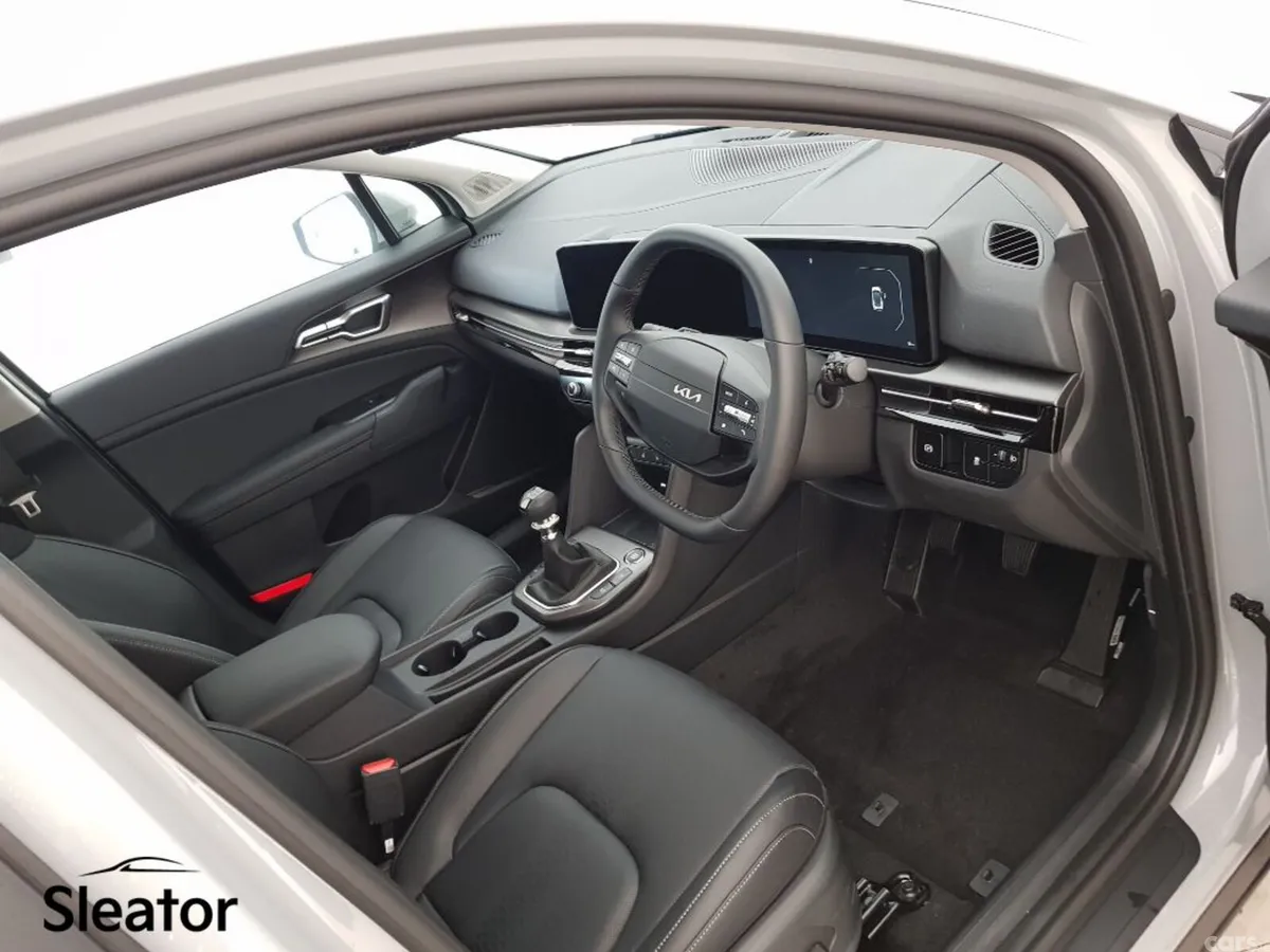 Kia Sportage MPV, Diesel, 2027, Grey