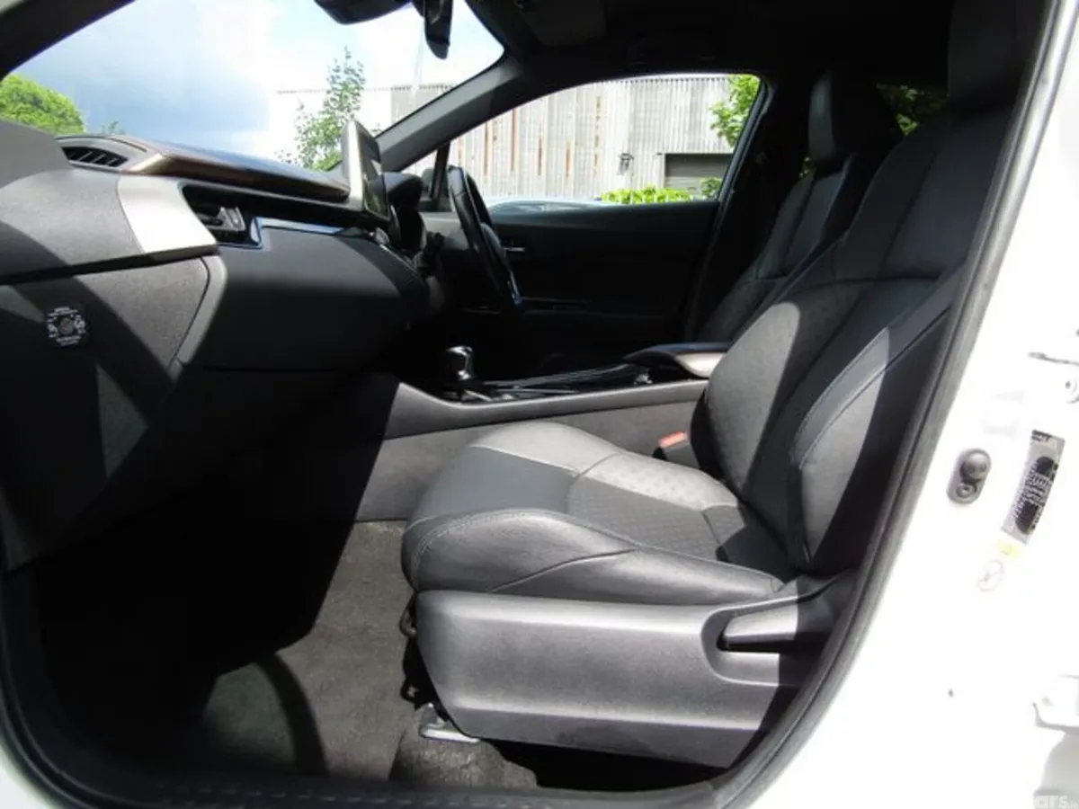 Toyota C-HR Hatchback, Petrol Hybrid, 2019, White