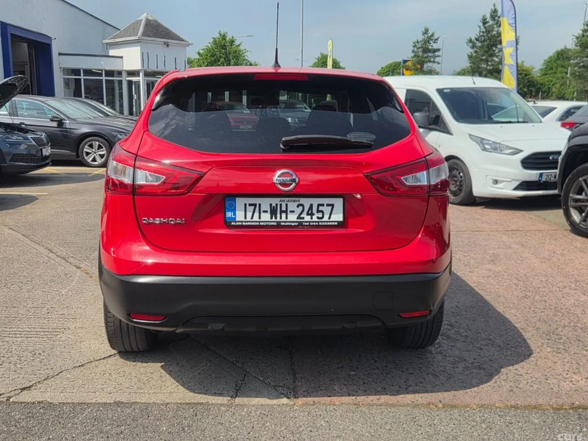 Nissan Qashqai Hatchback, Diesel, 2017, Red