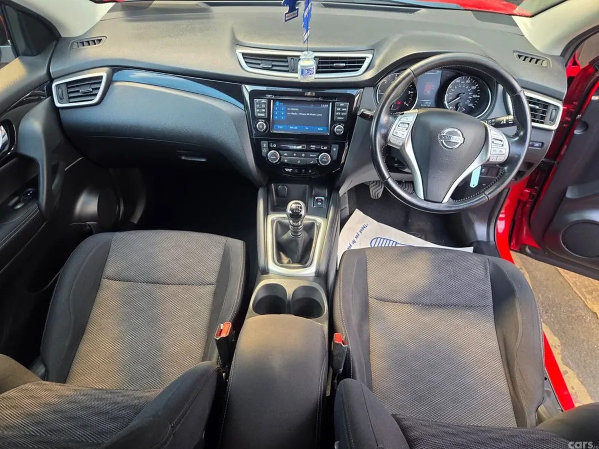Nissan Qashqai Hatchback, Diesel, 2017, Red