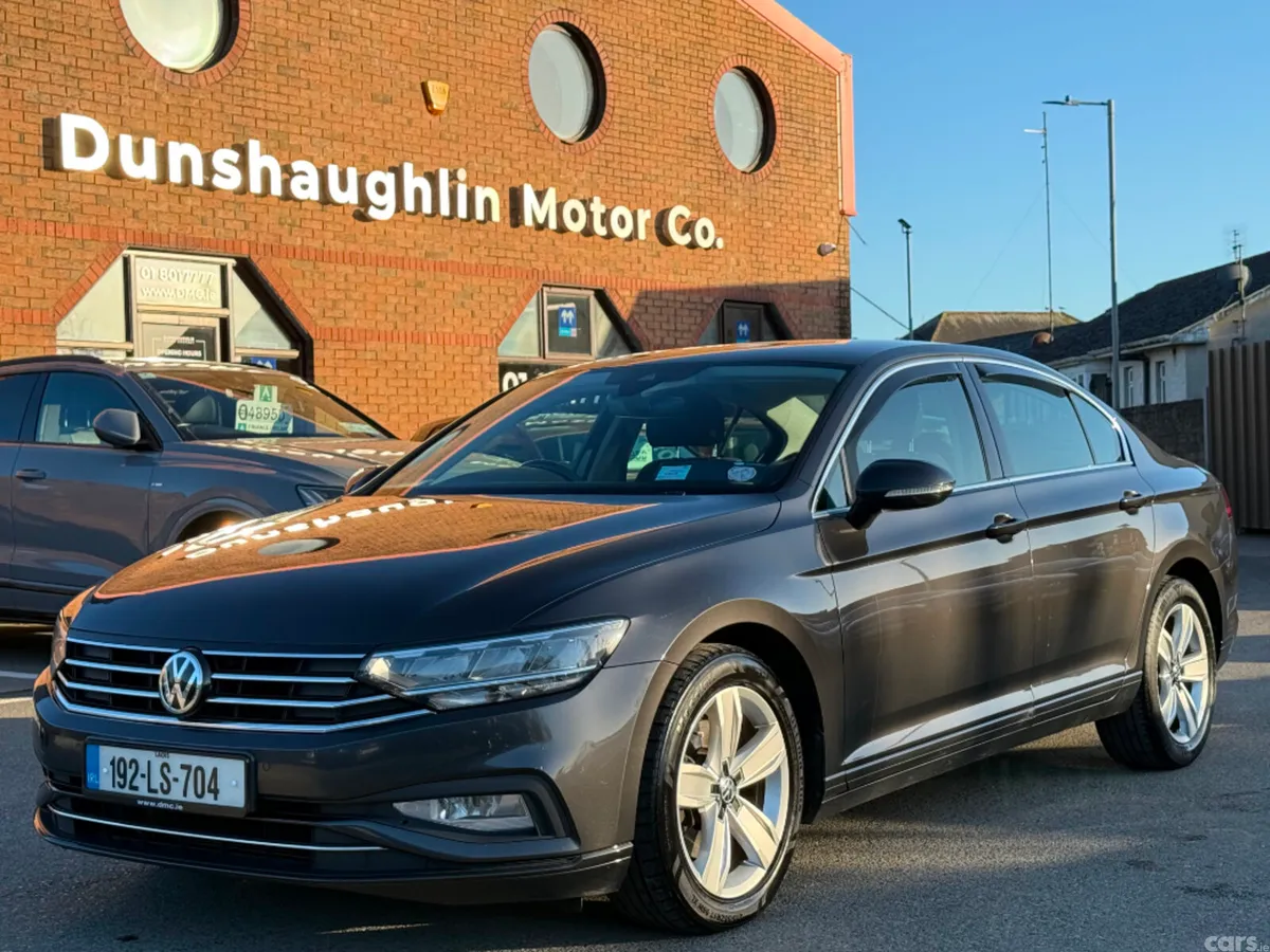 Volkswagen Passat Saloon, Diesel, 2019, Grey