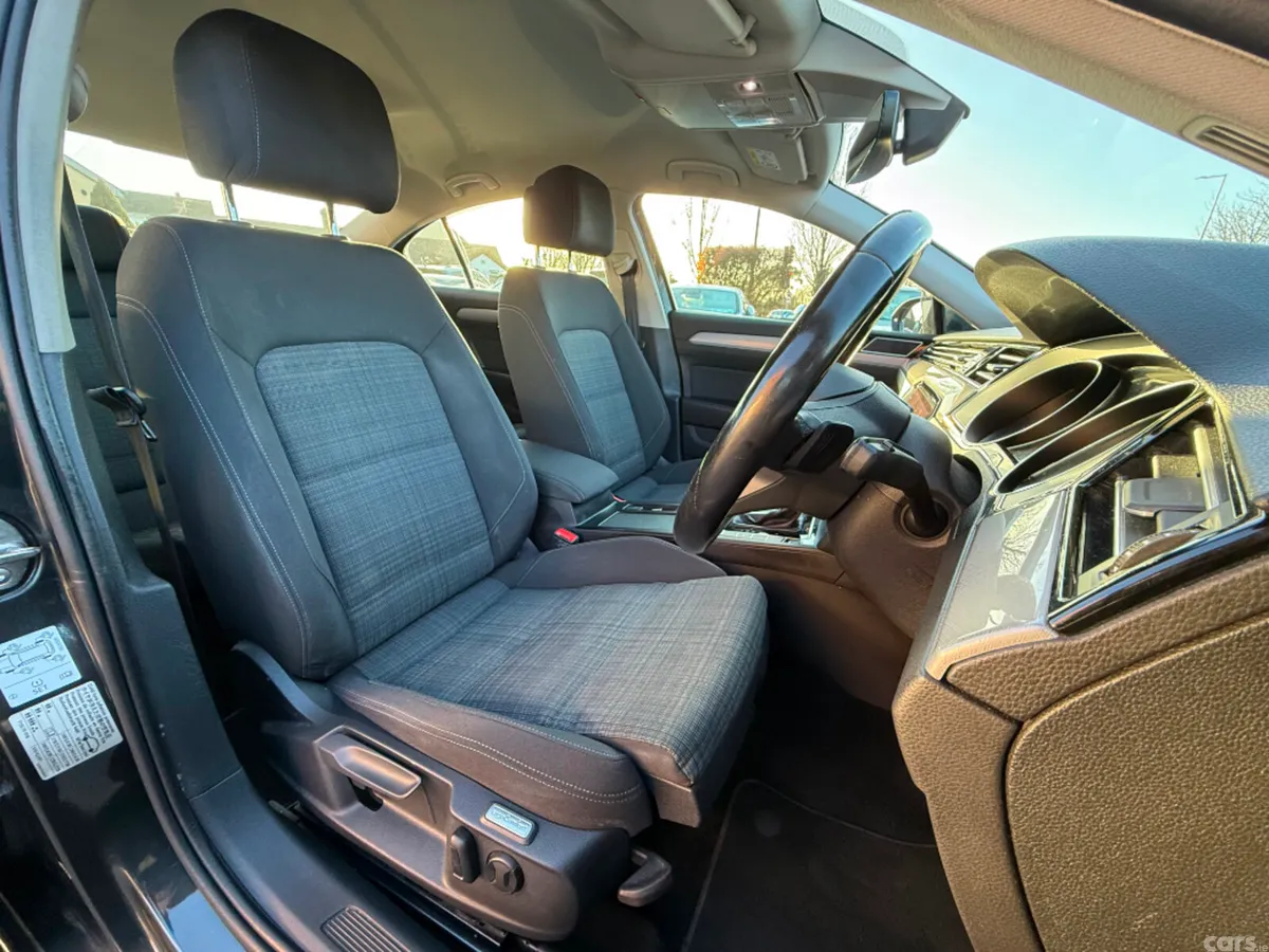 Volkswagen Passat Saloon, Diesel, 2019, Grey