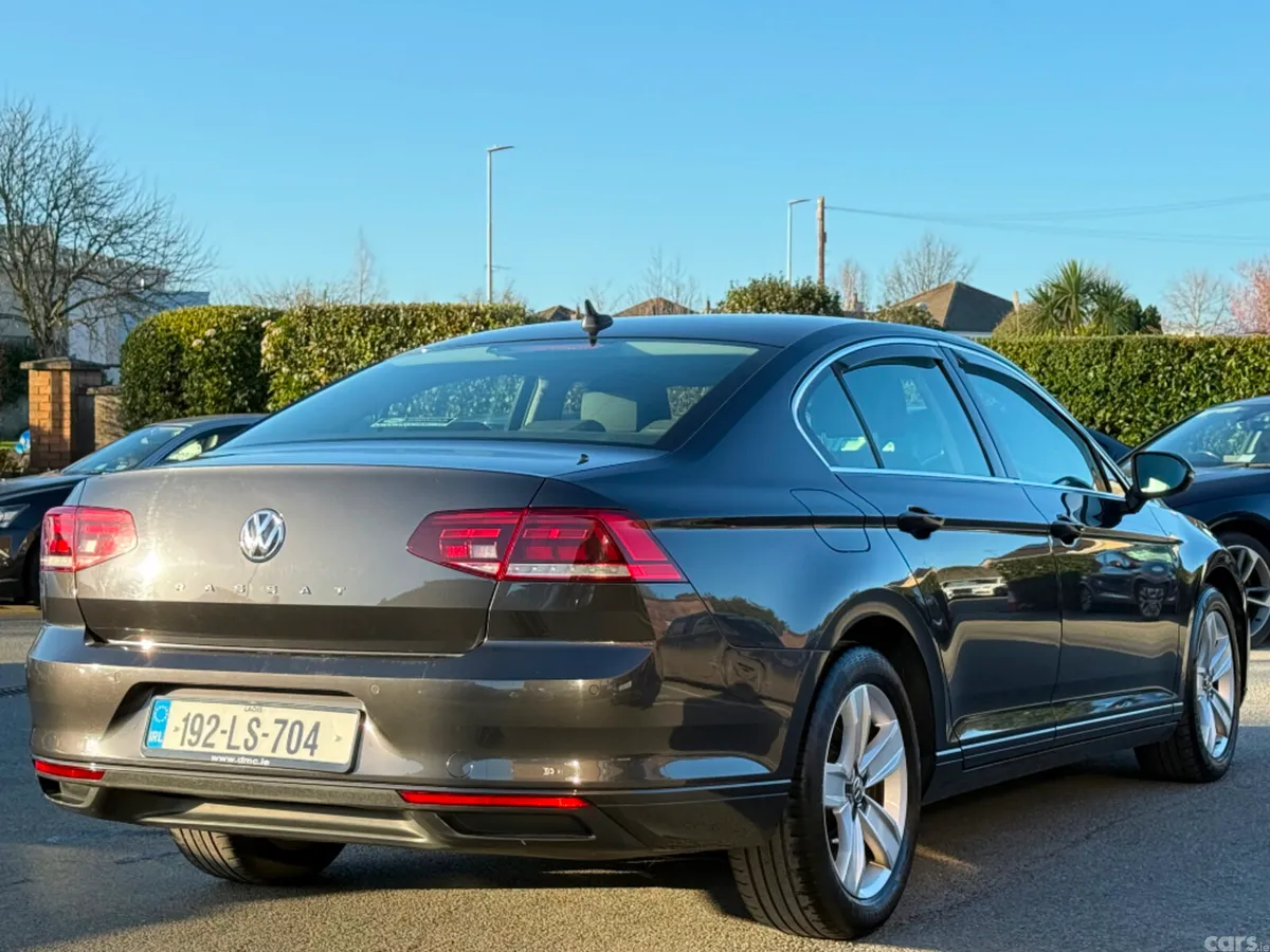 Volkswagen Passat Saloon, Diesel, 2019, Grey