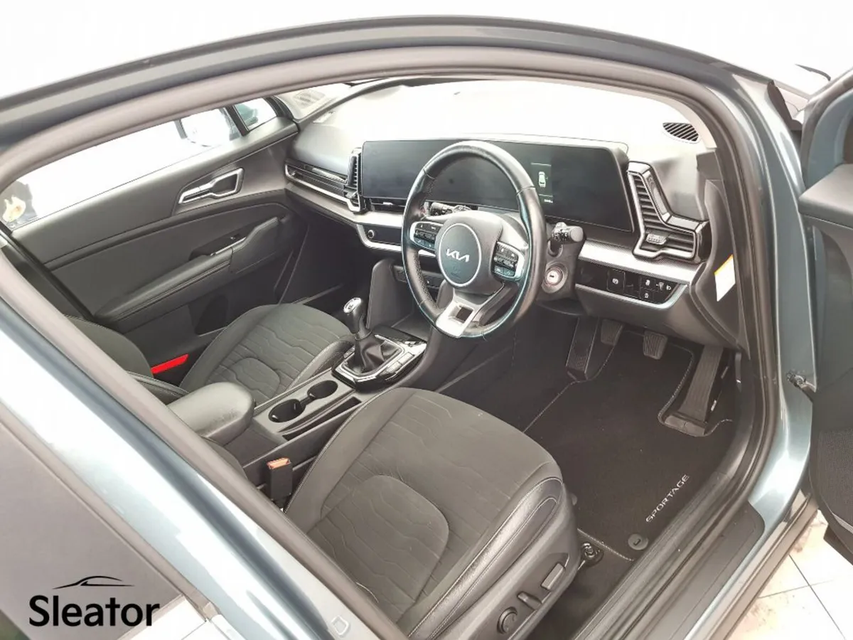 Kia Sportage MPV, Petrol Hybrid, 2022, Grey
