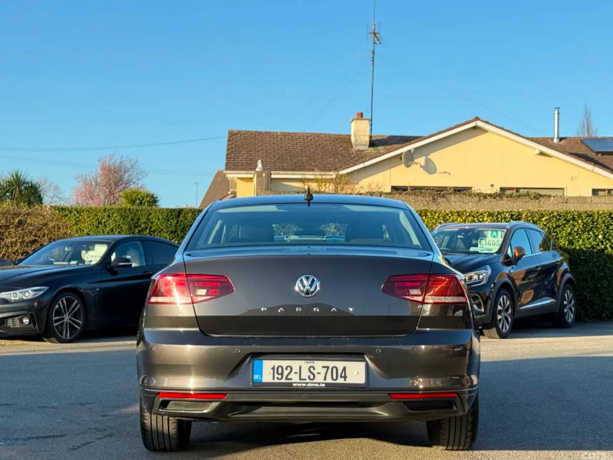 Volkswagen Passat Saloon, Diesel, 2019, Grey