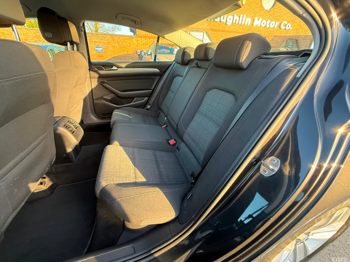 Volkswagen Passat Saloon, Diesel, 2019, Grey