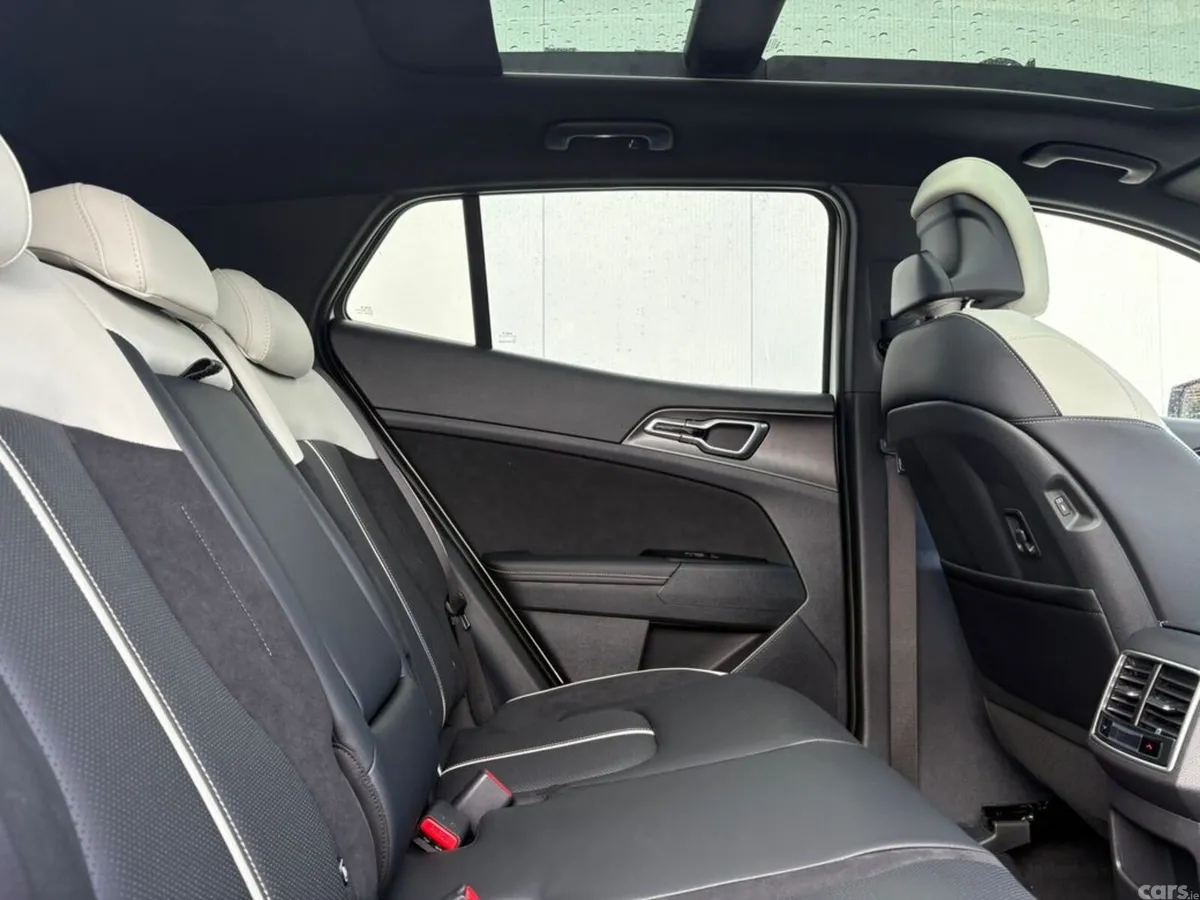 Kia Sportage SUV, Petrol Hybrid, 2027, White