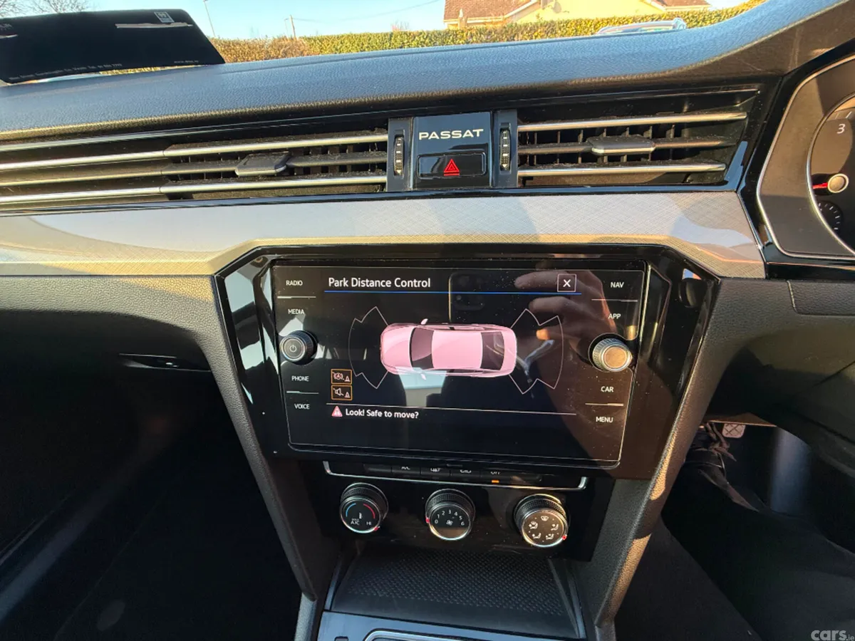 Volkswagen Passat Saloon, Diesel, 2019, Grey