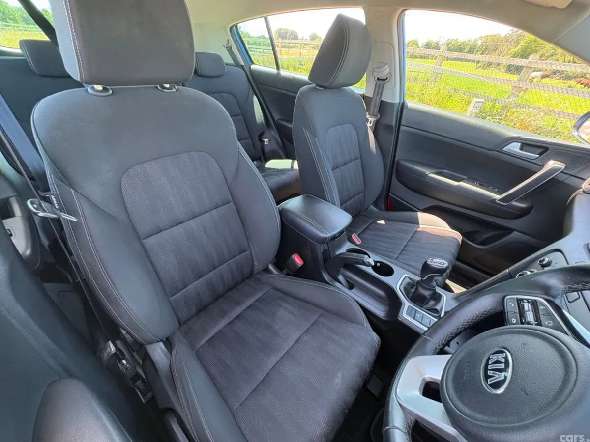 Kia Sportage SUV, Diesel Hybrid, 2021, Blue