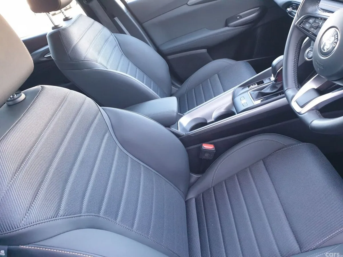 Alfa Romeo Tonale Hatchback, Petrol, 2024, Blue