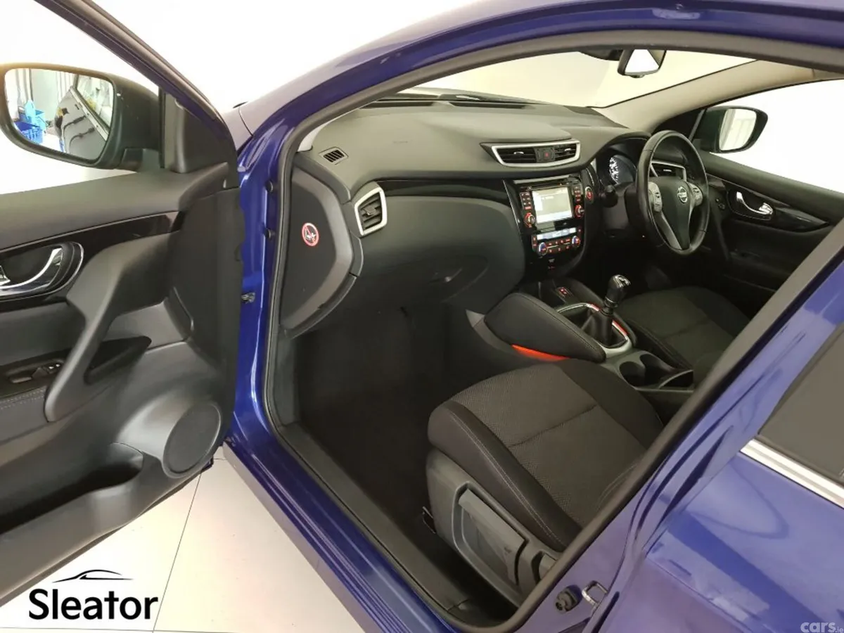 Nissan Qashqai Hatchback, Diesel, 2016, Blue