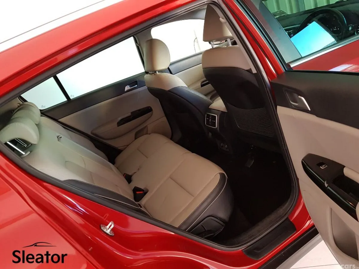 Kia Sportage MPV, Diesel Plug-in Hybrid, 2020, Red
