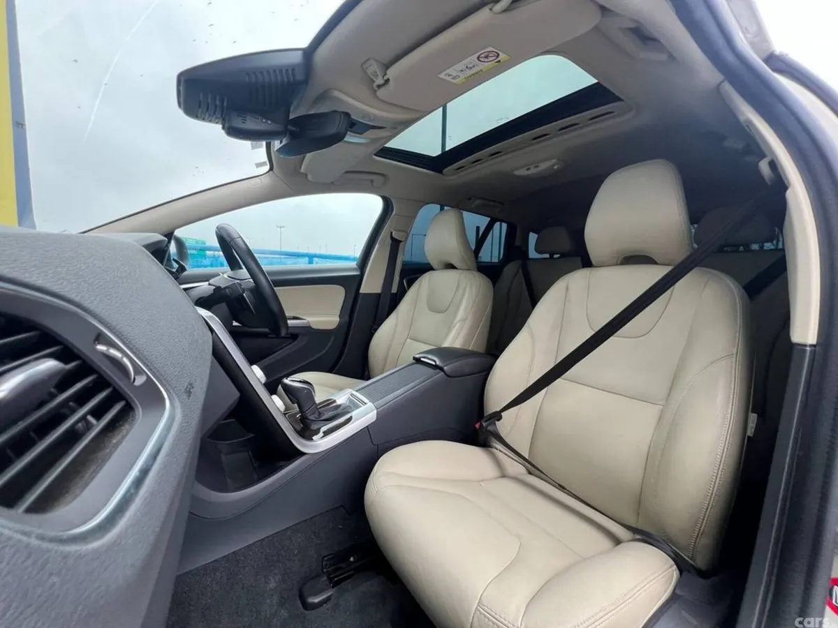 Volvo V60 Estate, Diesel, 2017, Gold