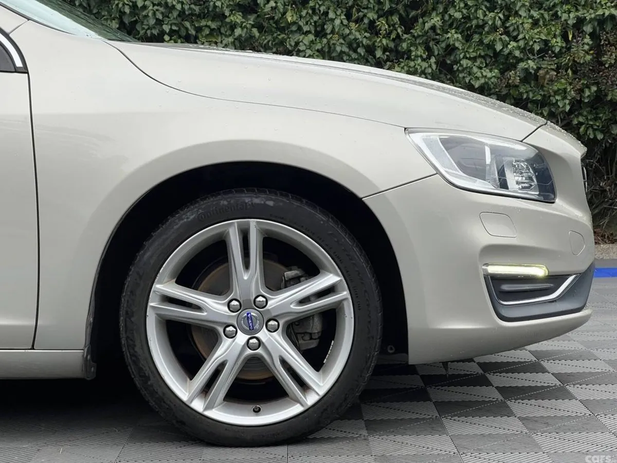 Volvo V60 Estate, Diesel, 2017, Gold