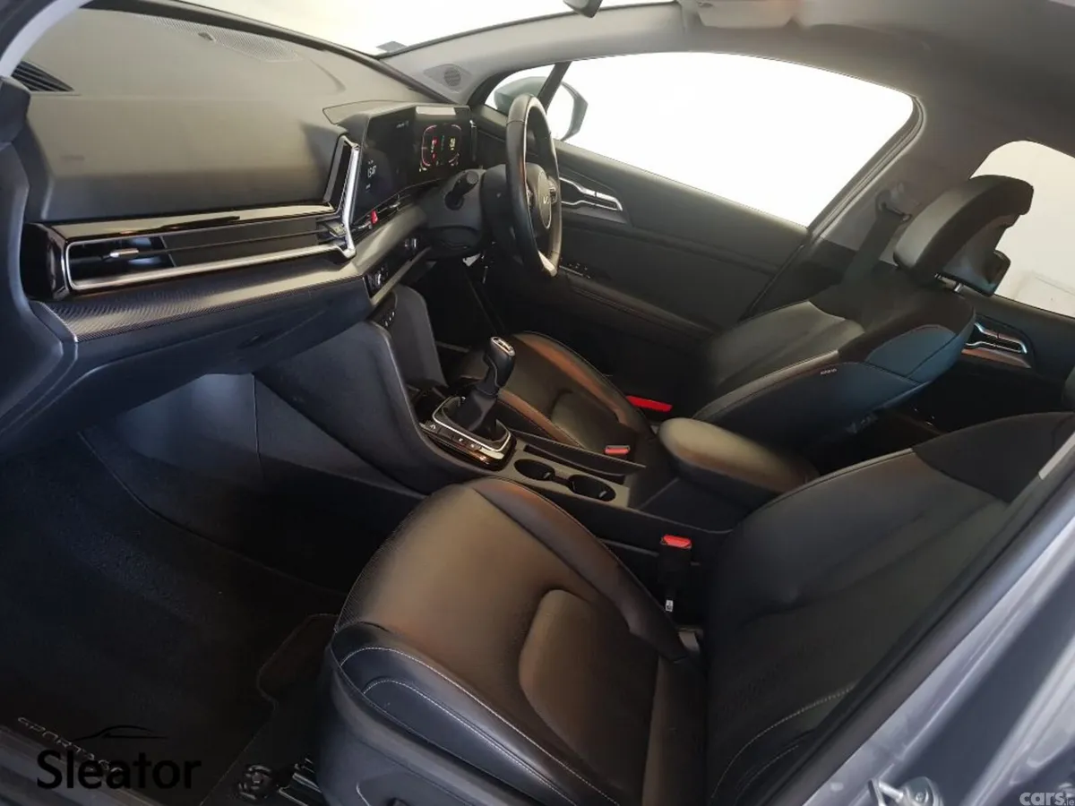 Kia Sportage MPV, Diesel, 2024, Grey