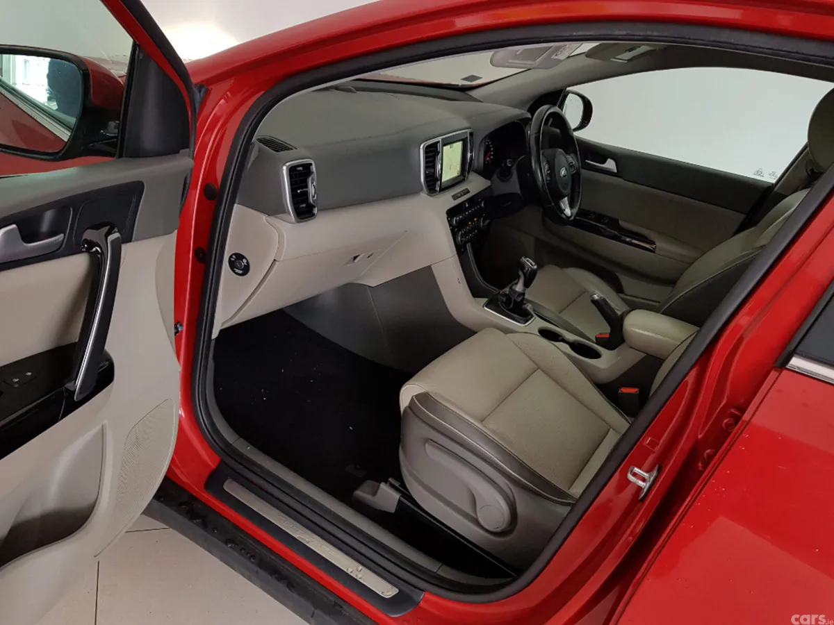 Kia Sportage MPV, Diesel, 2018, Red