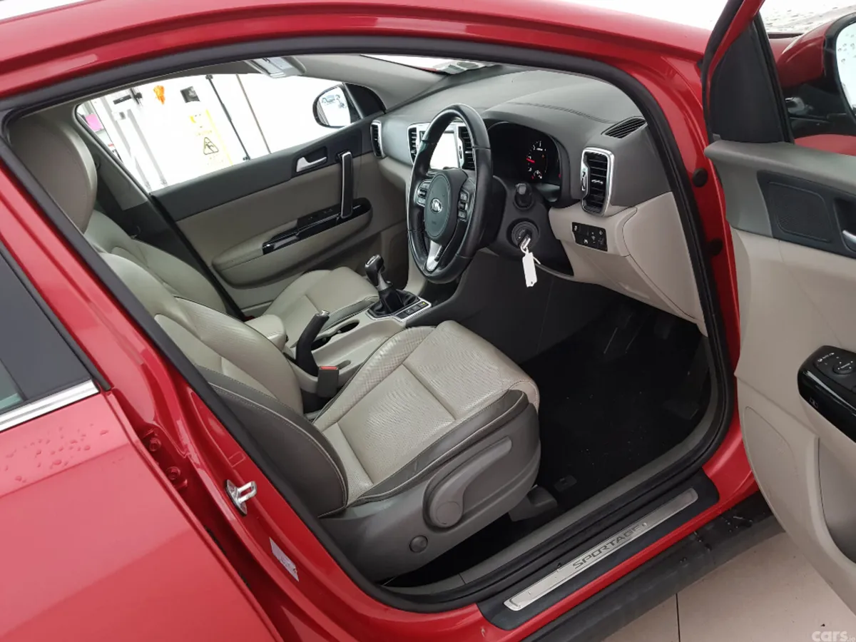 Kia Sportage MPV, Diesel, 2018, Red