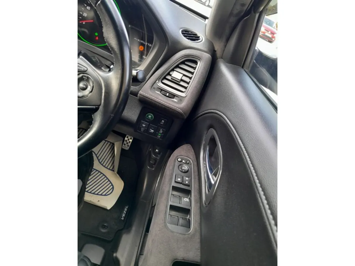 Honda Vezel Hatchback, Petrol Hybrid, 2016, Black