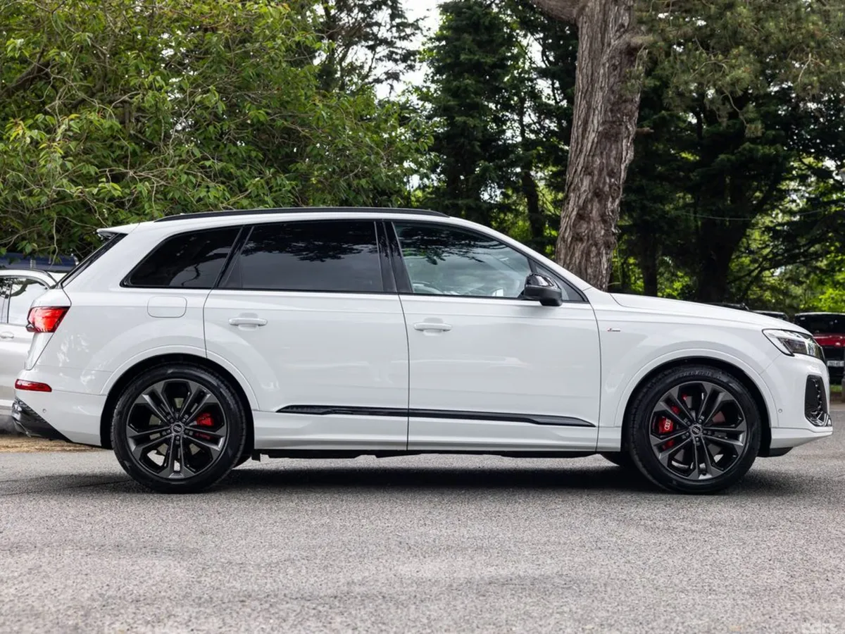 Audi Q7 SUV, Petrol Plug-in Hybrid, 2026, White