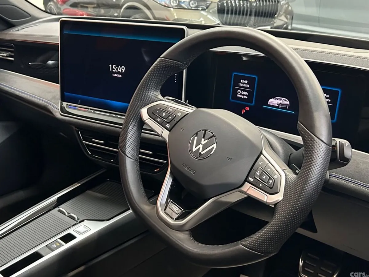 Volkswagen Passat Estate, Petrol Hybrid, 2025, Grey
