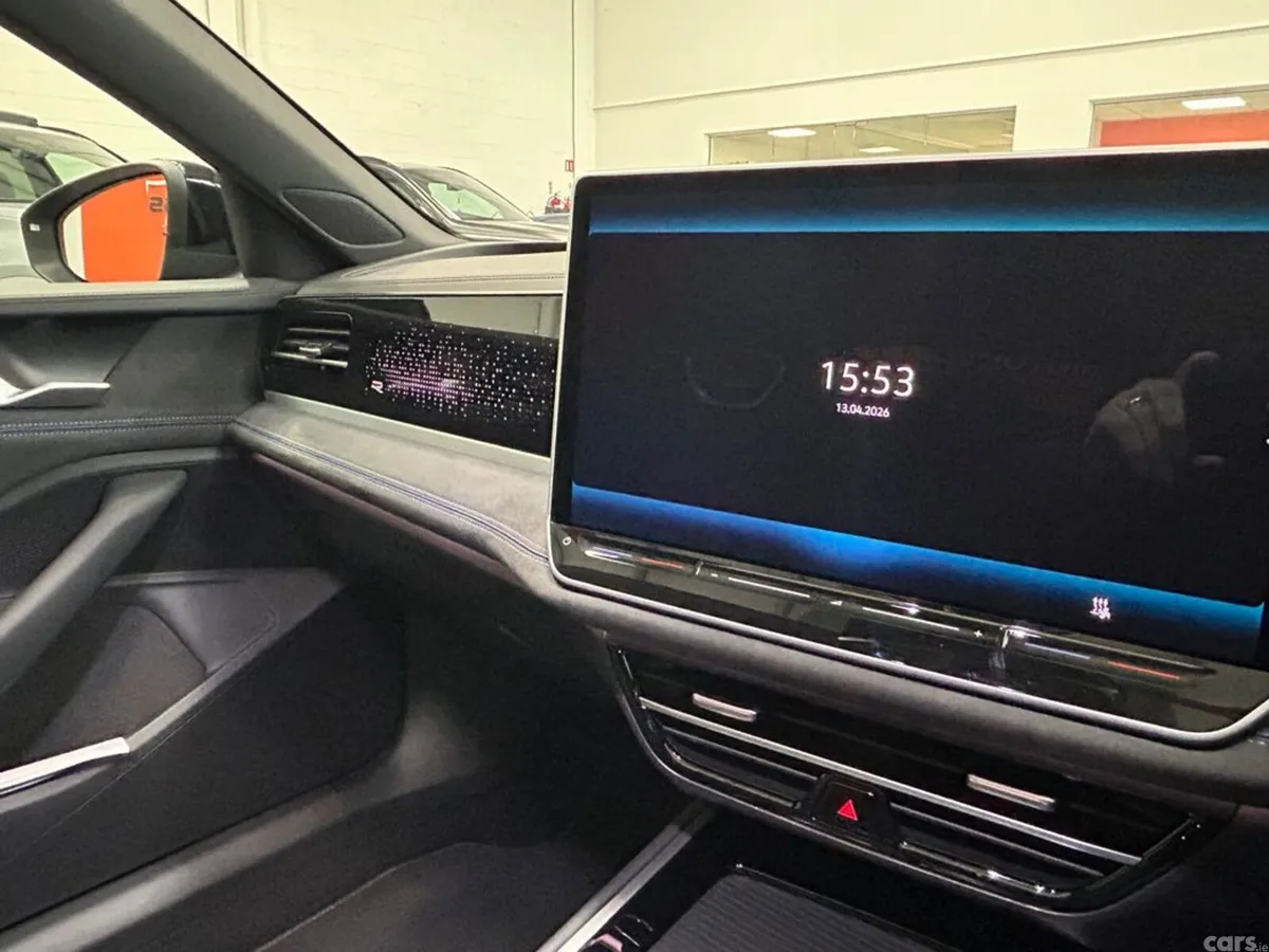 Volkswagen Passat Estate, Petrol Hybrid, 2025, Grey
