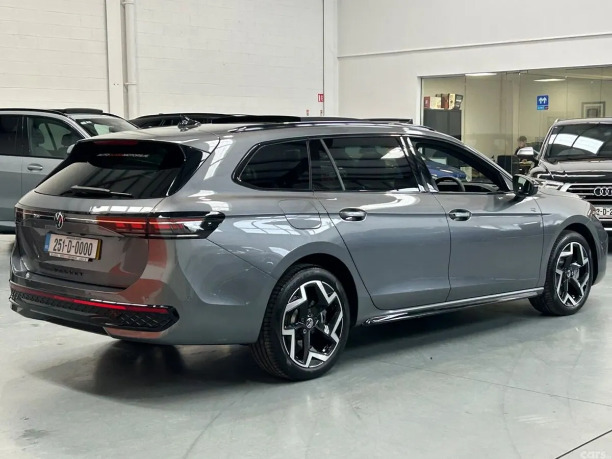Volkswagen Passat Estate, Petrol Hybrid, 2025, Grey
